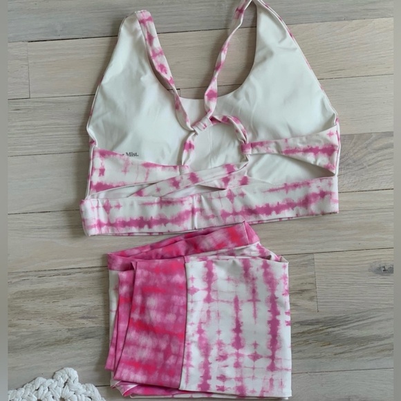 🩷🤍Tiger Mist Sports Bra and Leggings Set🤍🩷 - Picture 9 of 15